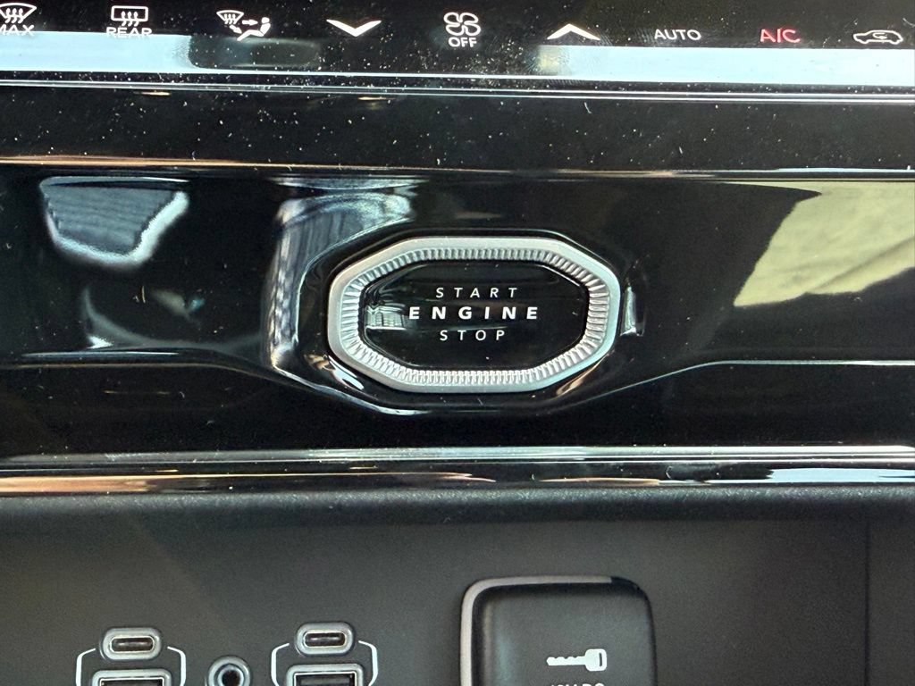 New 2026 Jeep Grand Cherokee Altitude AWD/4WD image 19