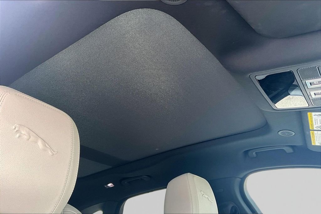 Used 2025 Jaguar F-PACE R-Dynamic S image 17