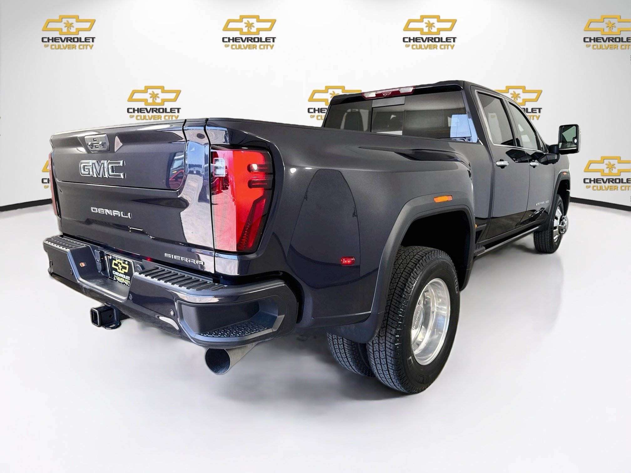 Used 2025 GMC Sierra 3500 Denali Ultimate AWD/4WD image 8