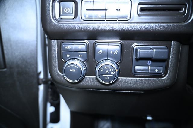 Used 2023 GMC Yukon XL SLT w/ SLT Luxury Package image 44