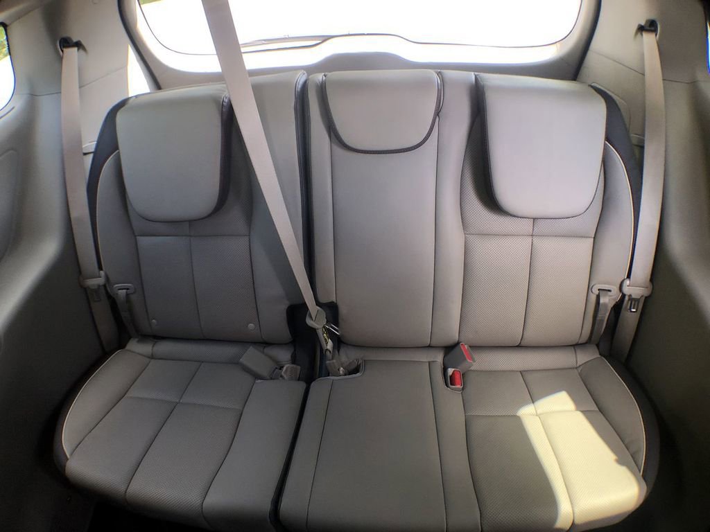 Used 2018 Kia Sedona EX image 42