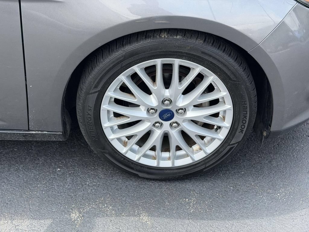 Used 2014 Ford Focus Titanium FWD image 9
