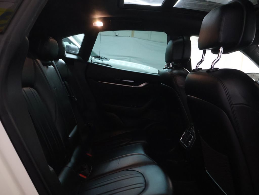 Used 2020 Maserati Levante image 13