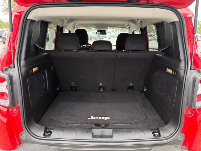 Used 2015 Jeep Renegade Trailhawk AWD/4WD image 15