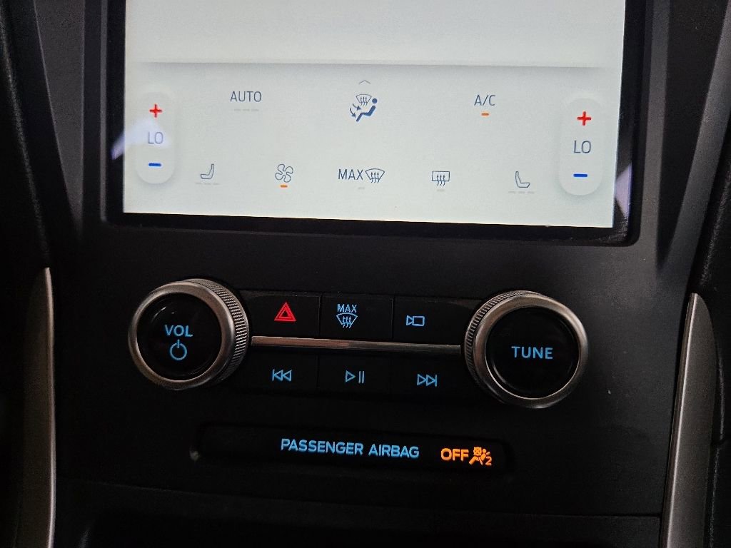Used 2024 Ford Edge SEL AWD/4WD image 16