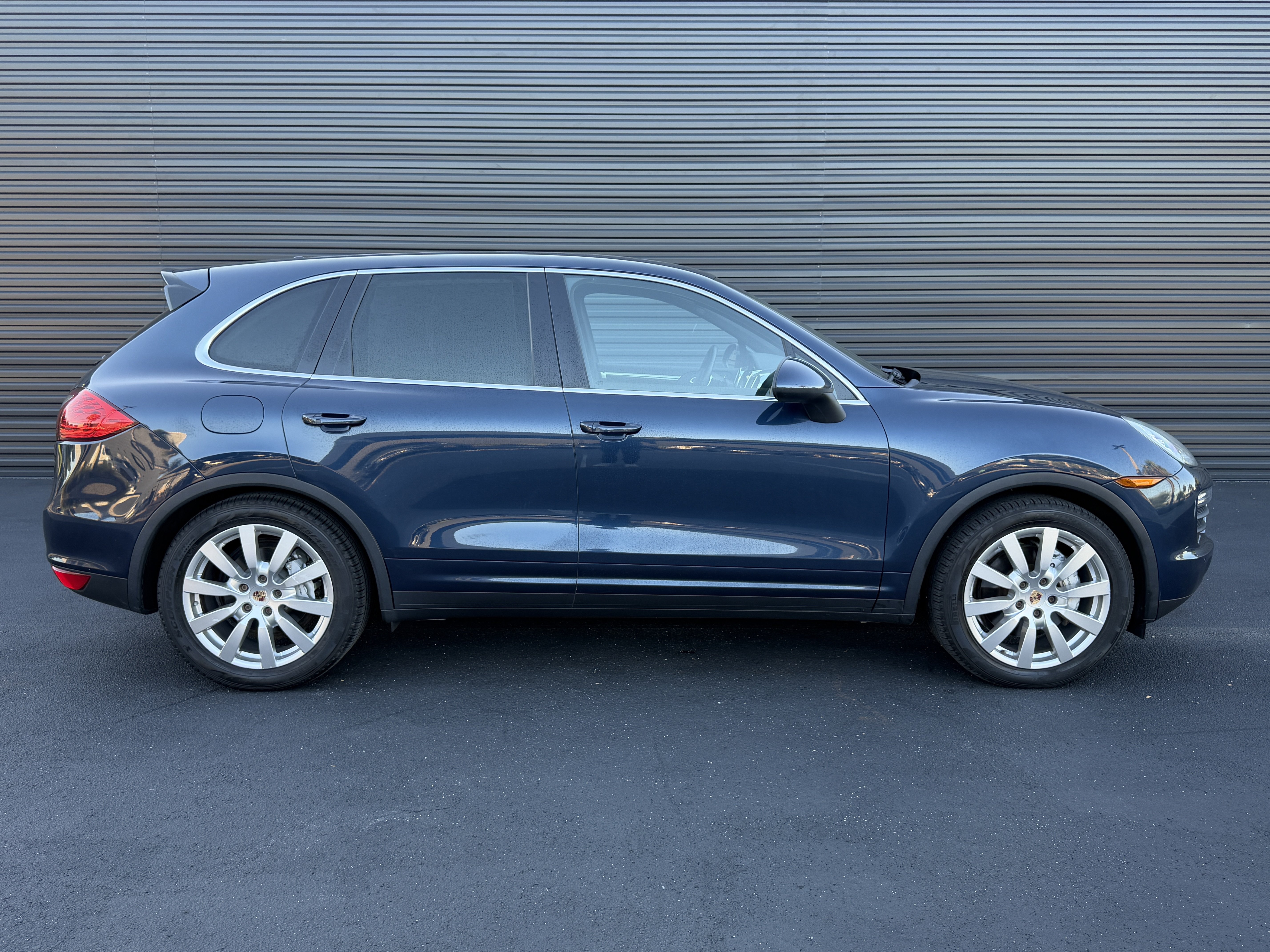 Used 2013 Porsche Cayenne S AWD/4WD image 9