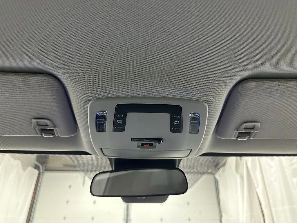 Used 2025 Toyota Sienna LE image 43