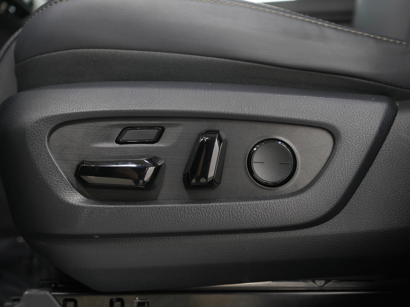 Used 2024 Lexus GX 550 image 32