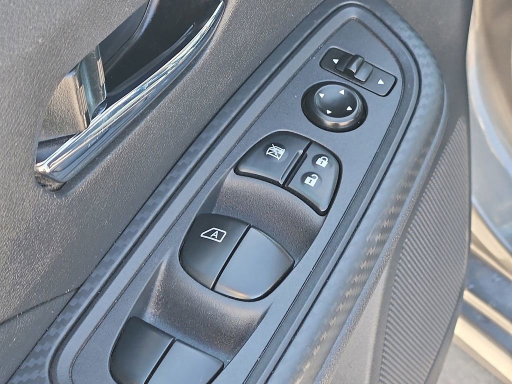 Used 2025 Nissan Versa SV FWD image 13