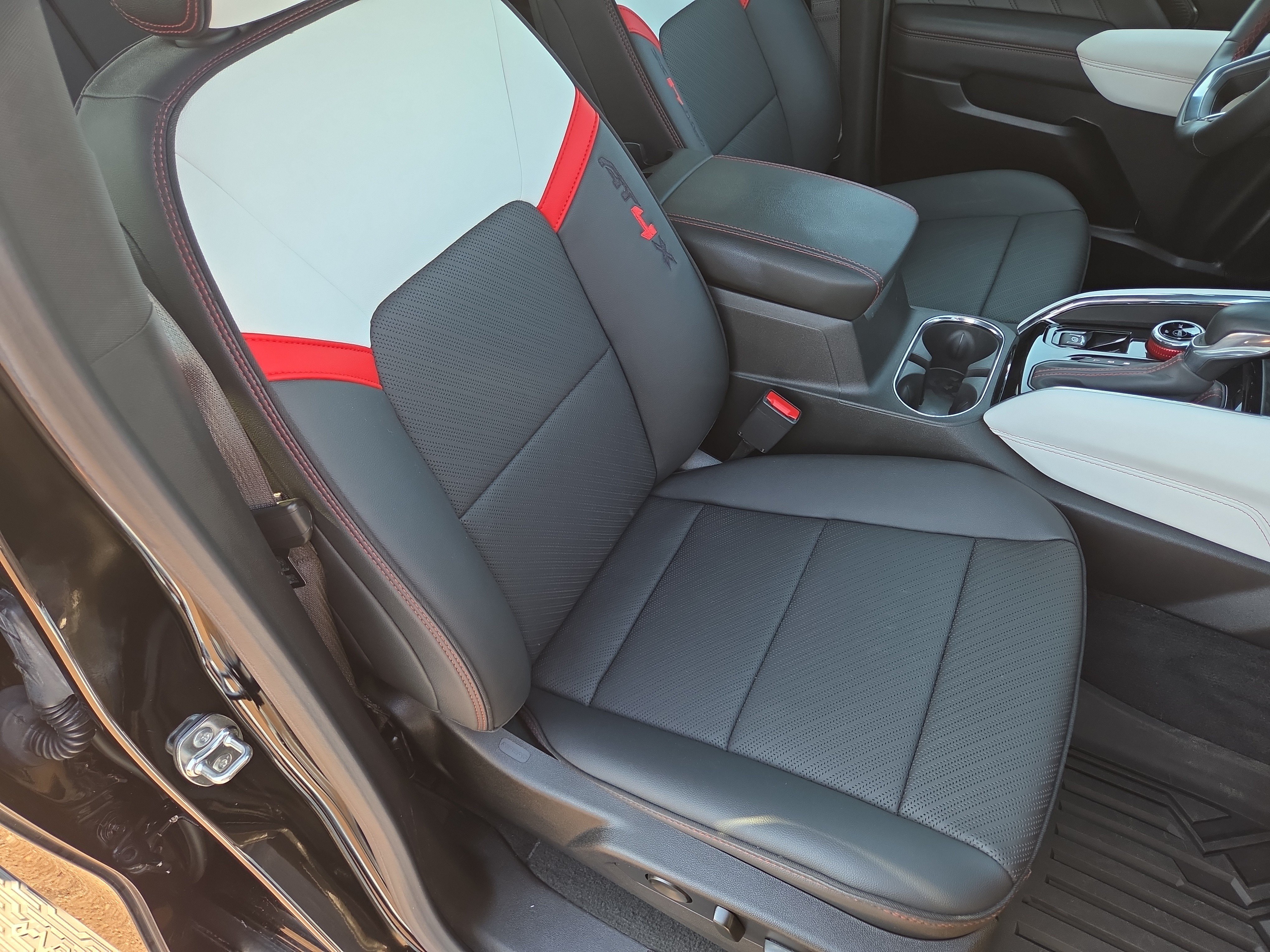 Used 2024 GMC Canyon AT4X AWD/4WD image 16
