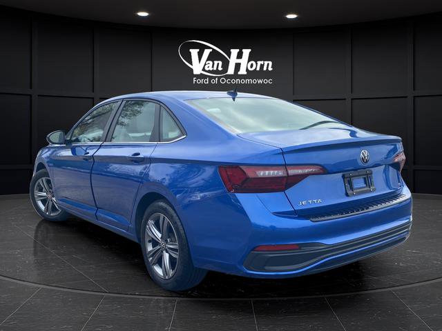 Used 2023 Volkswagen Jetta SE w/ Panoramic Sunroof Package FWD image 5