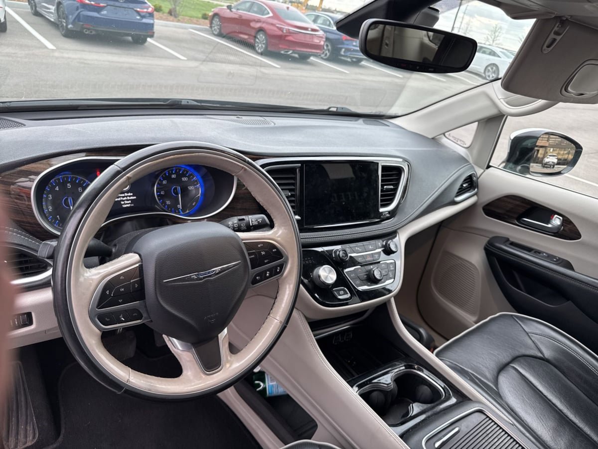 Used 2021 Chrysler Pacifica Limited image 6