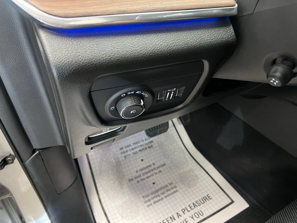 Used 2024 Jeep Grand Cherokee Summit AWD/4WD image 16