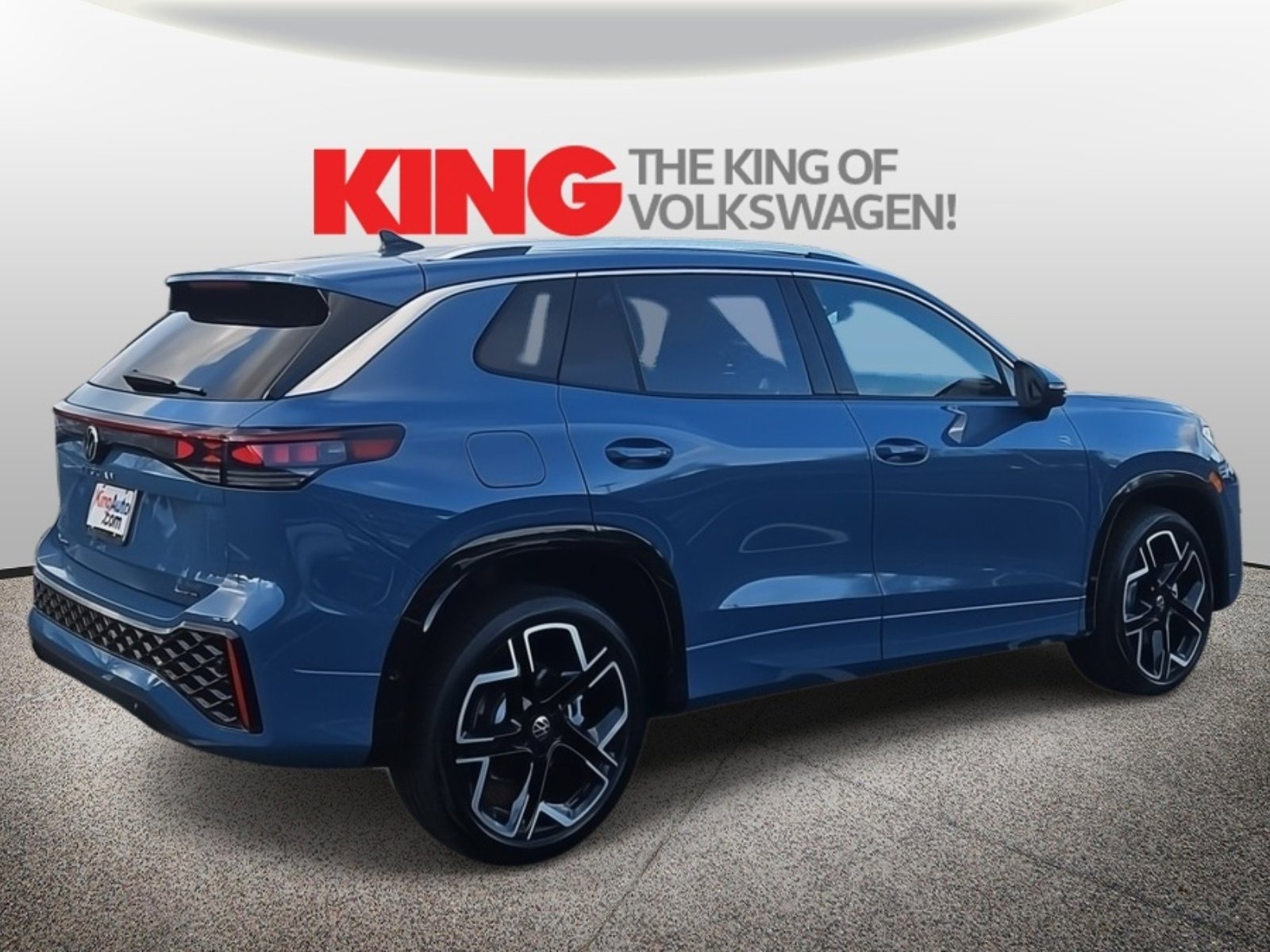 New 2026 Volkswagen Tiguan SEL R-Line image 3