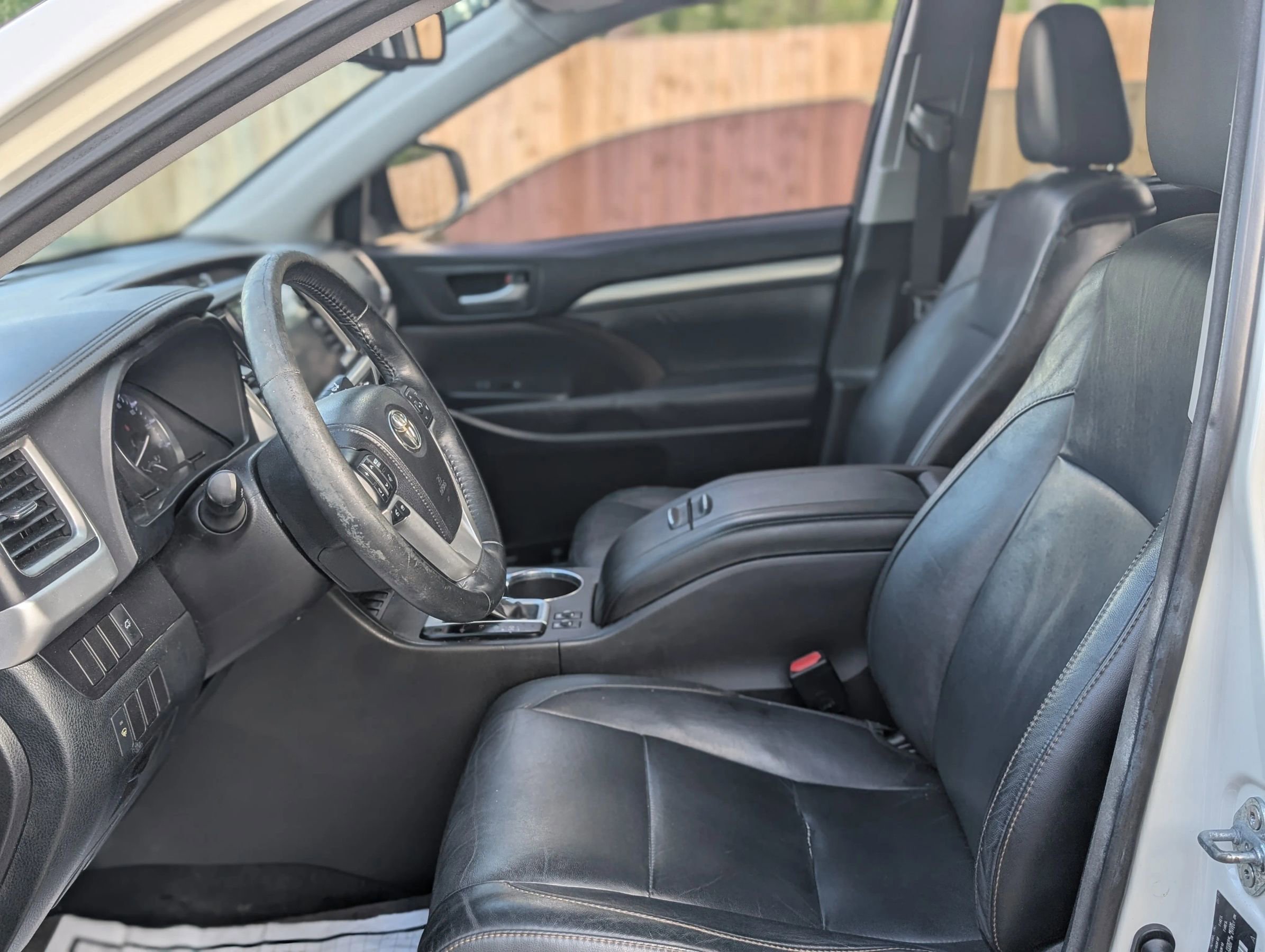 Used 2014 Toyota Highlander XLE FWD image 12