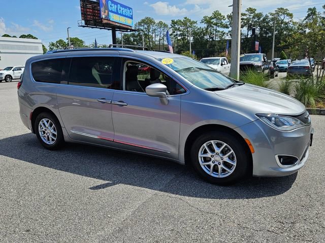 Used 2020 Chrysler Pacifica Touring-L image 16