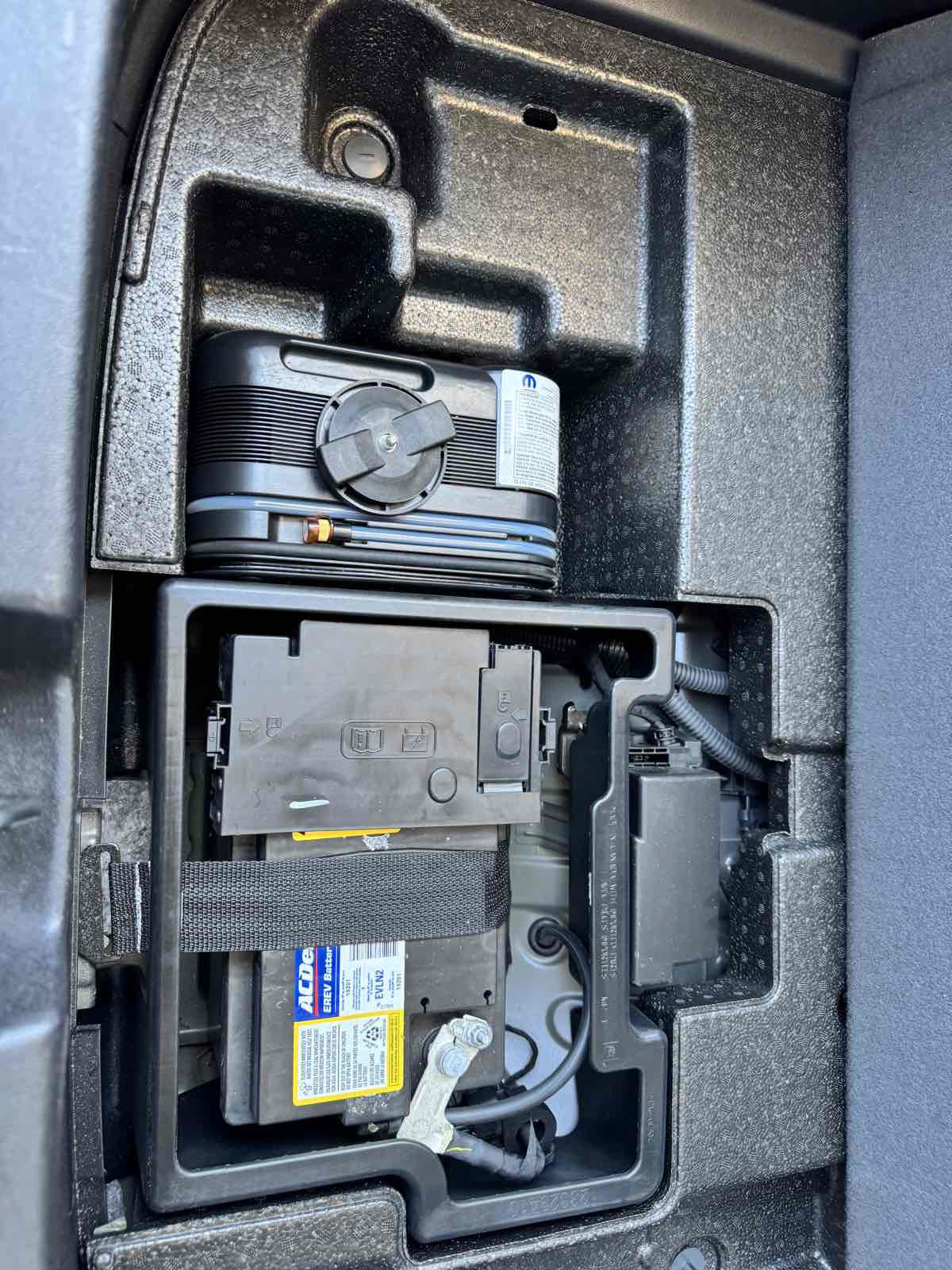 Used 2017 Chevrolet Volt Premier w/ Driver Confidence II Package FWD image 21