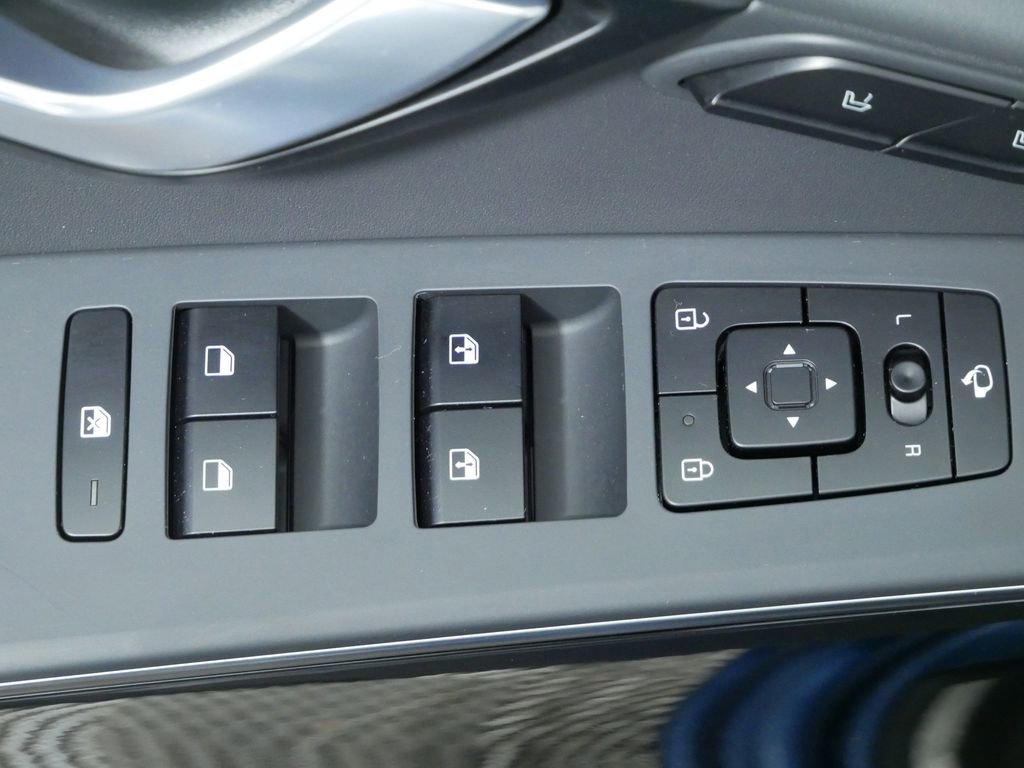 Certified 2023 Kia Niro SX Touring image 20