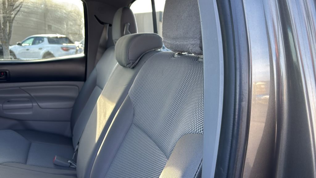 Used 2015 Toyota Tacoma Base image 30