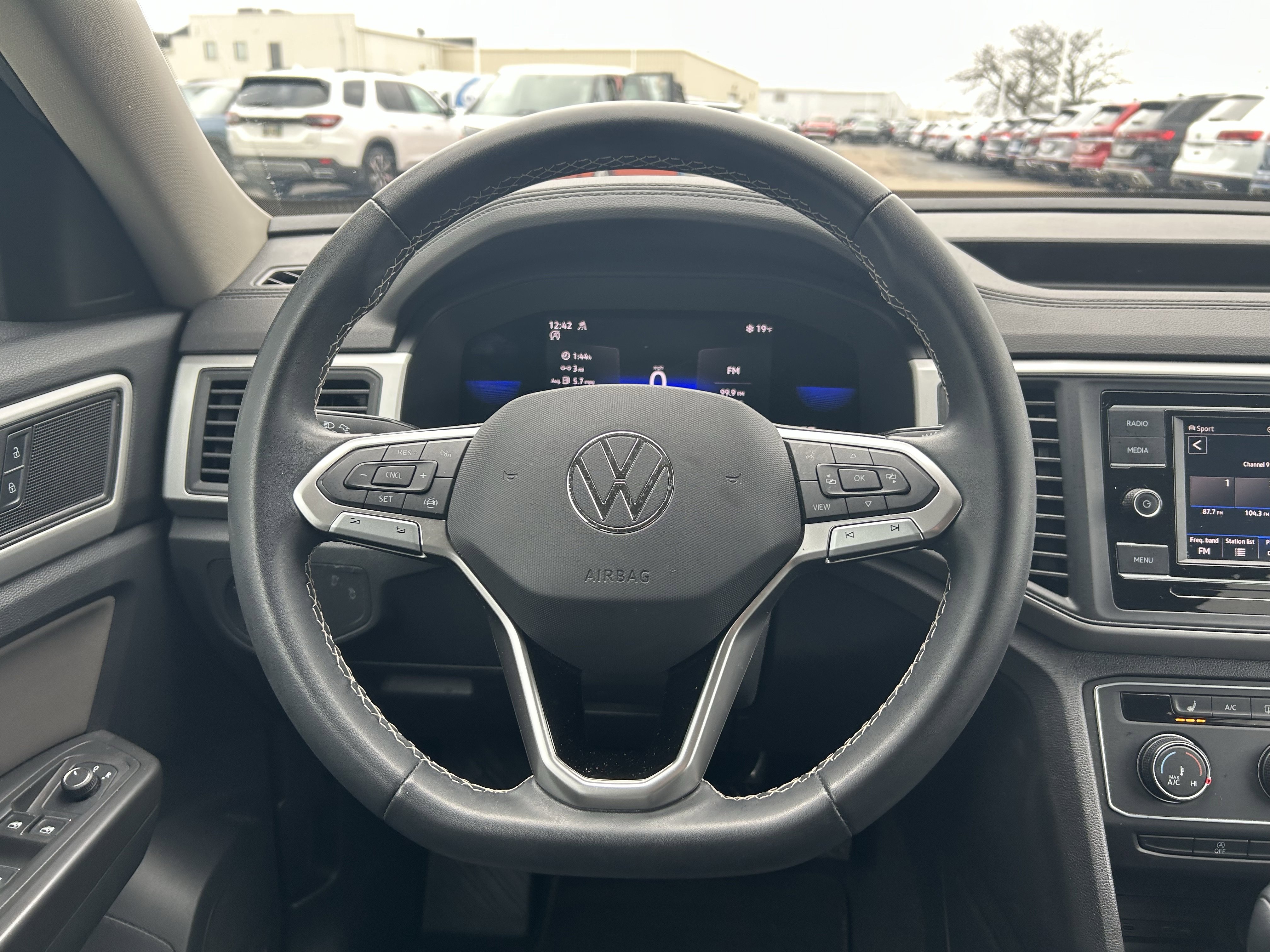 Certified 2023 Volkswagen Atlas SE image 10