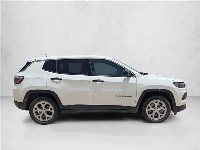 Used 2024 Jeep Compass Sport AWD/4WD image 4