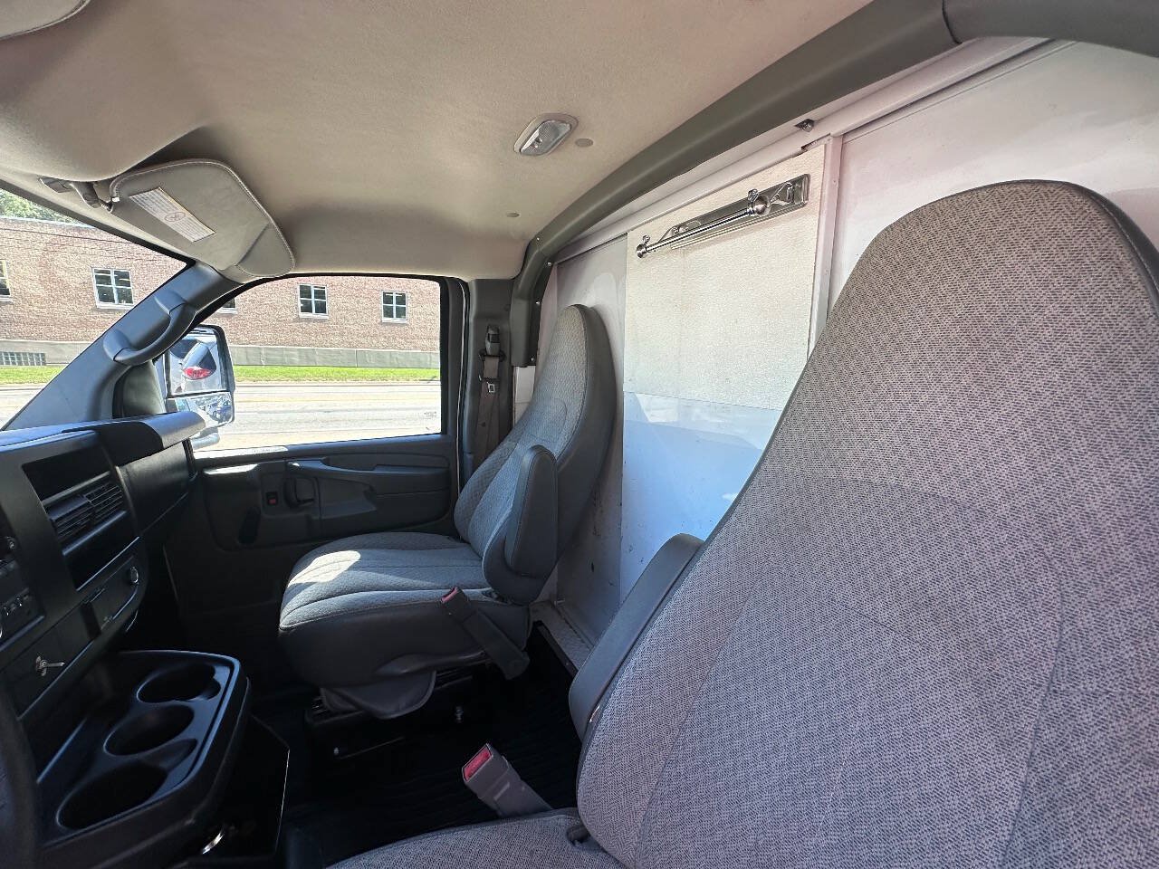 Used 2015 GMC Savana 3500 RWD image 10