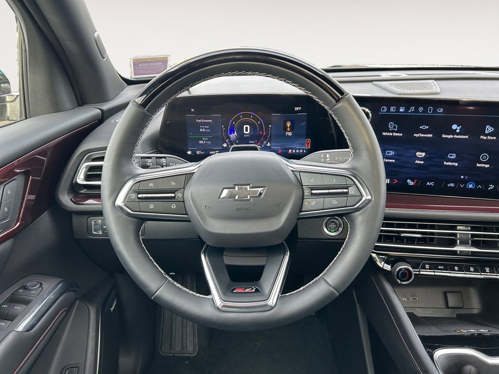Used 2025 Chevrolet Traverse Z71 image 14
