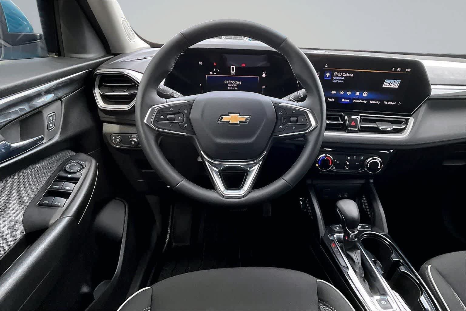 Used 2026 Chevrolet TrailBlazer LT w/ LT Cold Weather Package AWD/4WD image 15