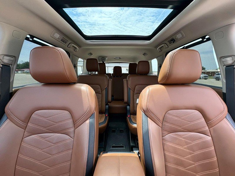 Used 2025 Nissan Pathfinder Platinum FWD image 31