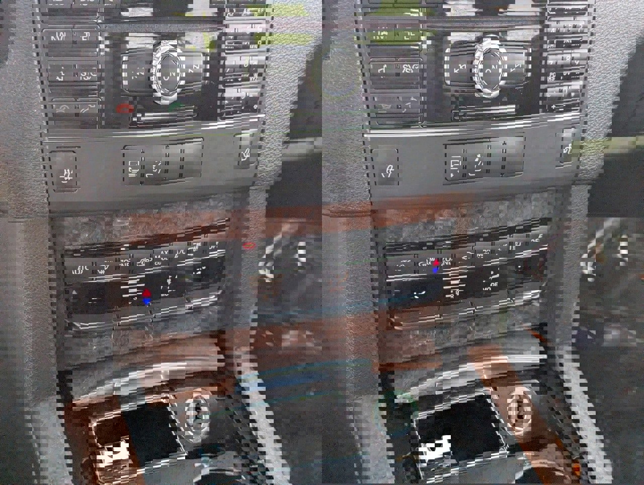 Used 2011 Mercedes-Benz E 350 Sedan image 24