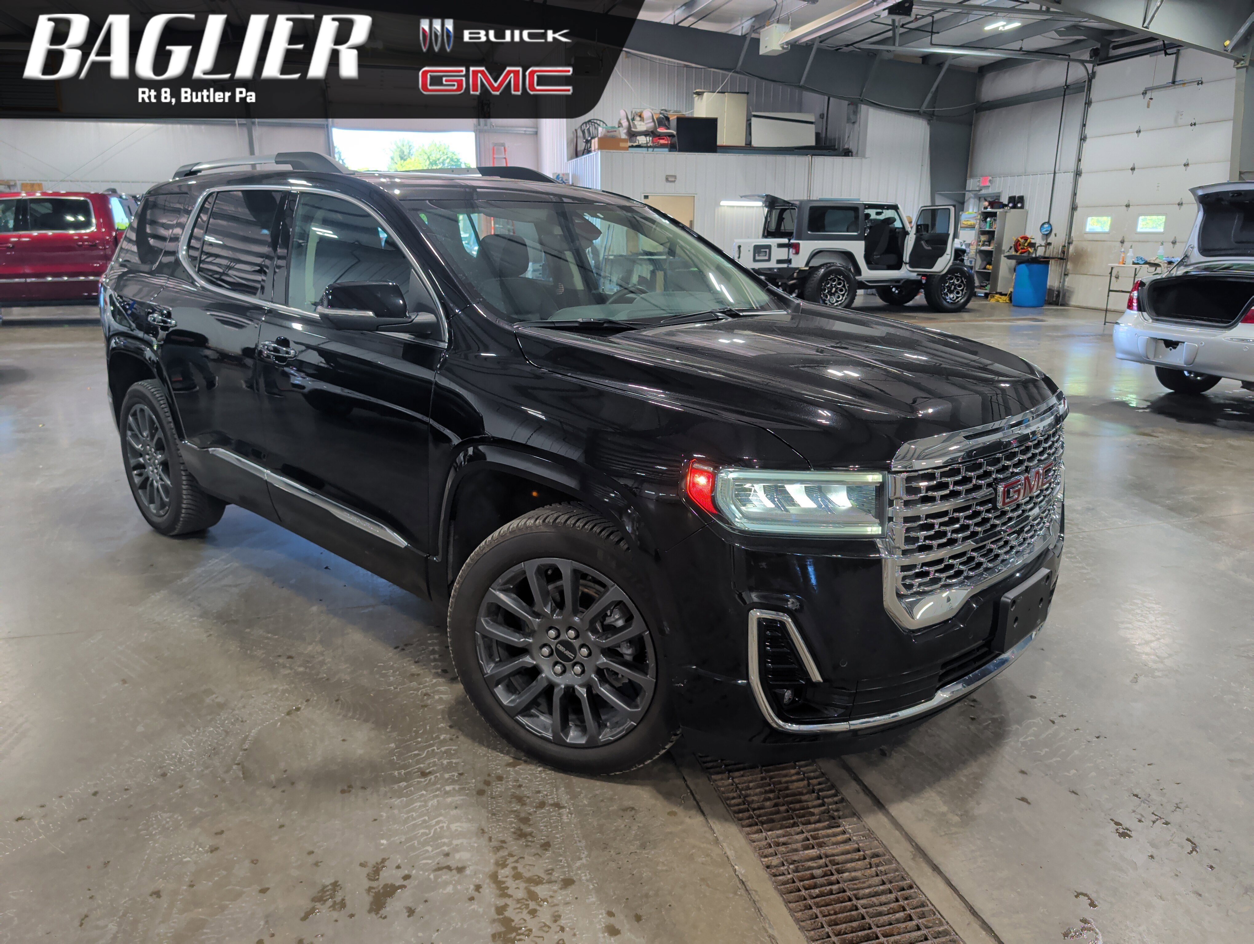 Used 2023 GMC Acadia Denali w/ Black Diamond Edition AWD/4WD image 1