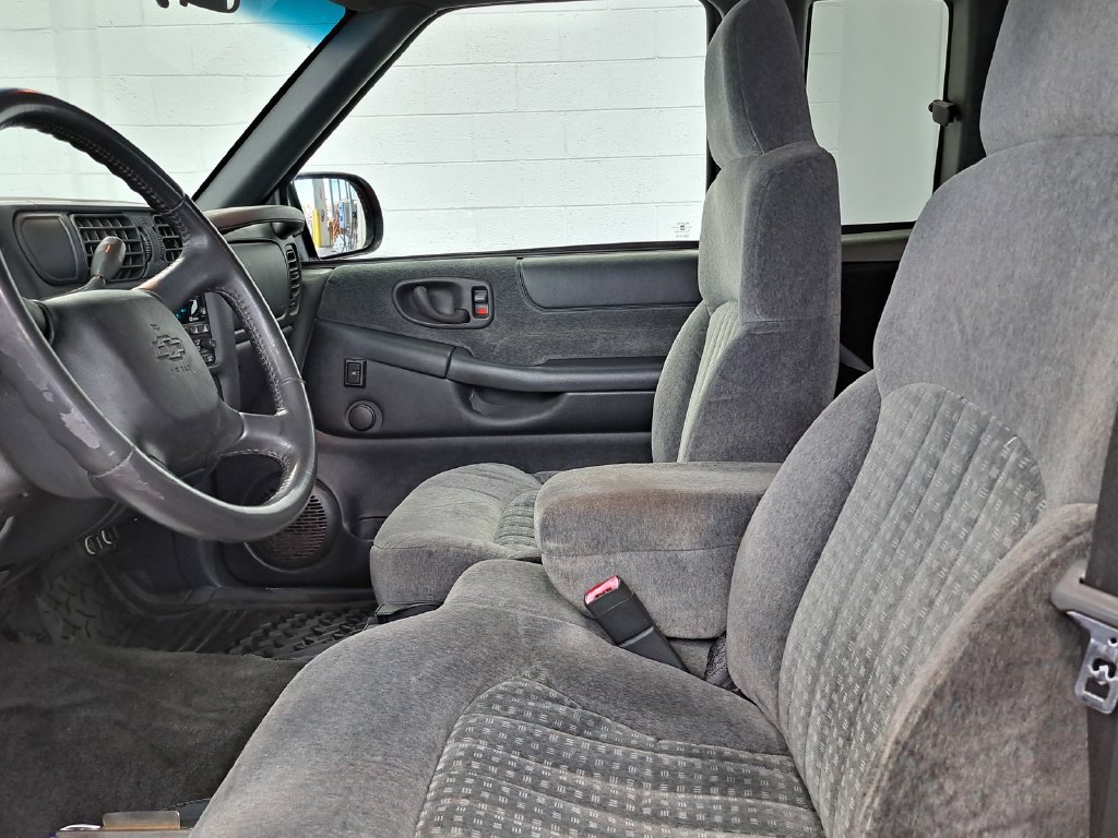 Used 2002 Chevrolet S10 Pickup LS w/ LS Preferred Equipment Group RWD image 19