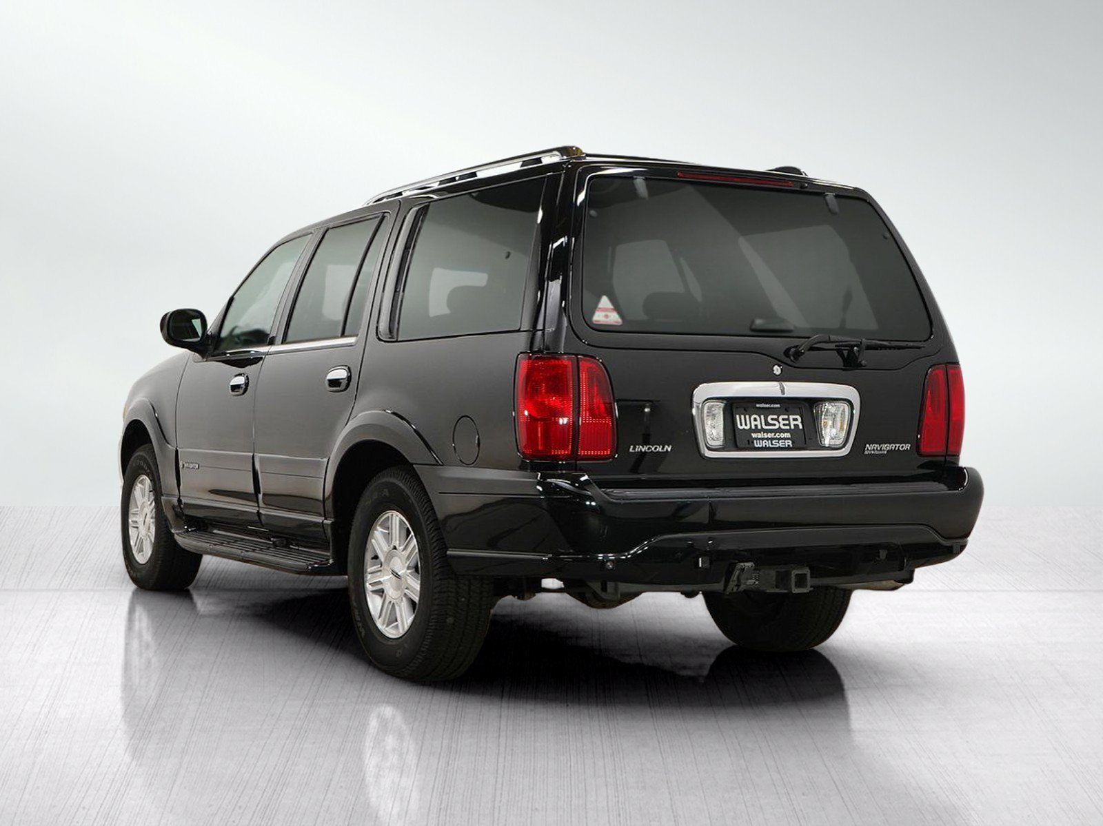 Used 2002 Lincoln Navigator 4WD image 3