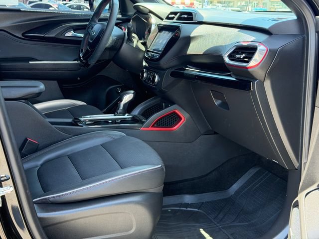 Used 2023 Chevrolet TrailBlazer RS w/ Sun and Liftgate Package FWD image 19