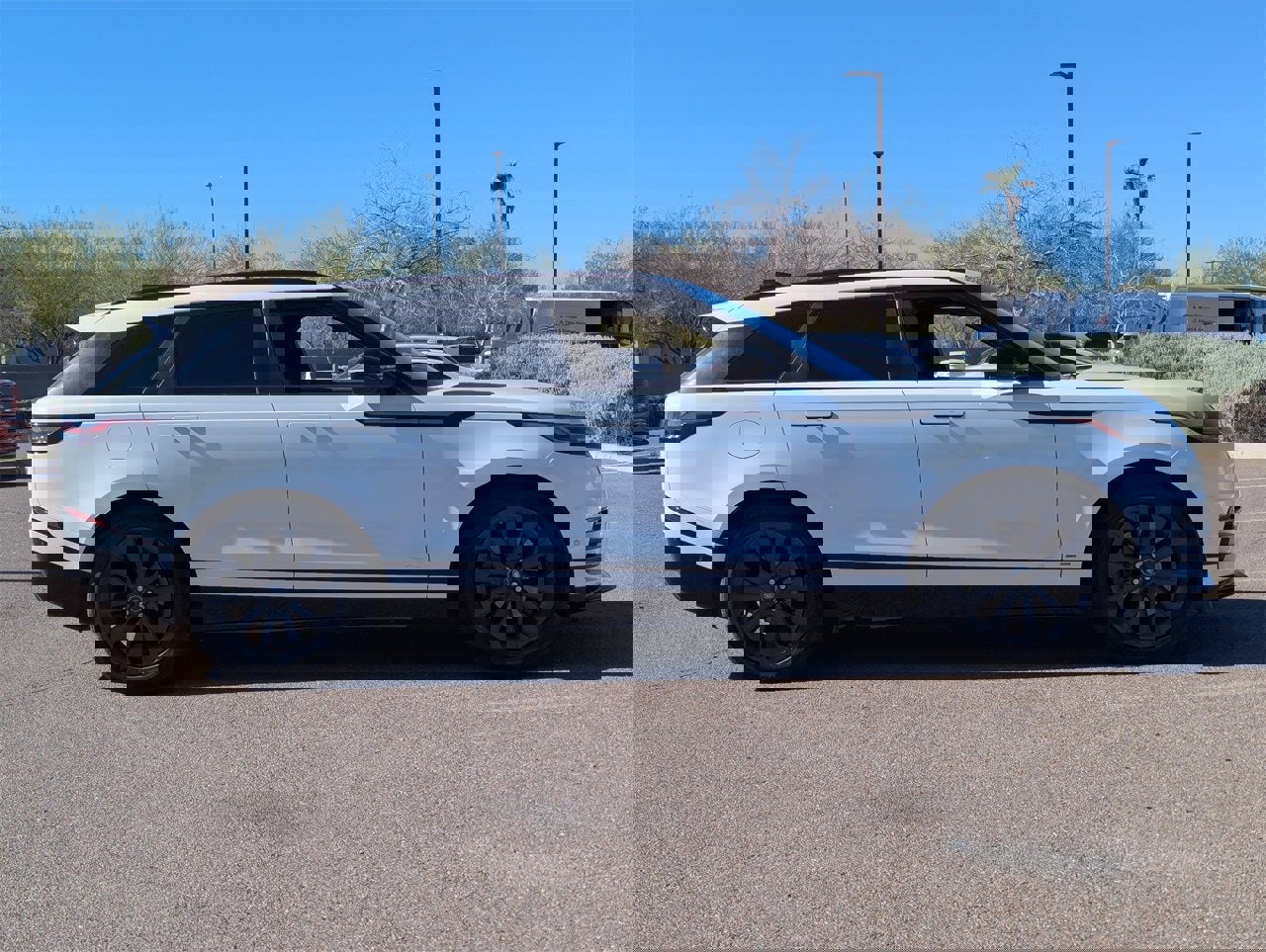 Used 2018 Land Rover Range Rover Velar R-Dynamic SE image 8