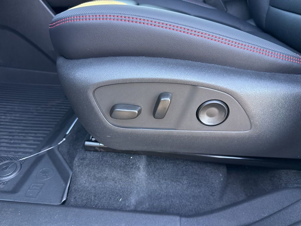 New 2026 Chevrolet Traverse RS w/ LPO, Floor Liner Package image 21