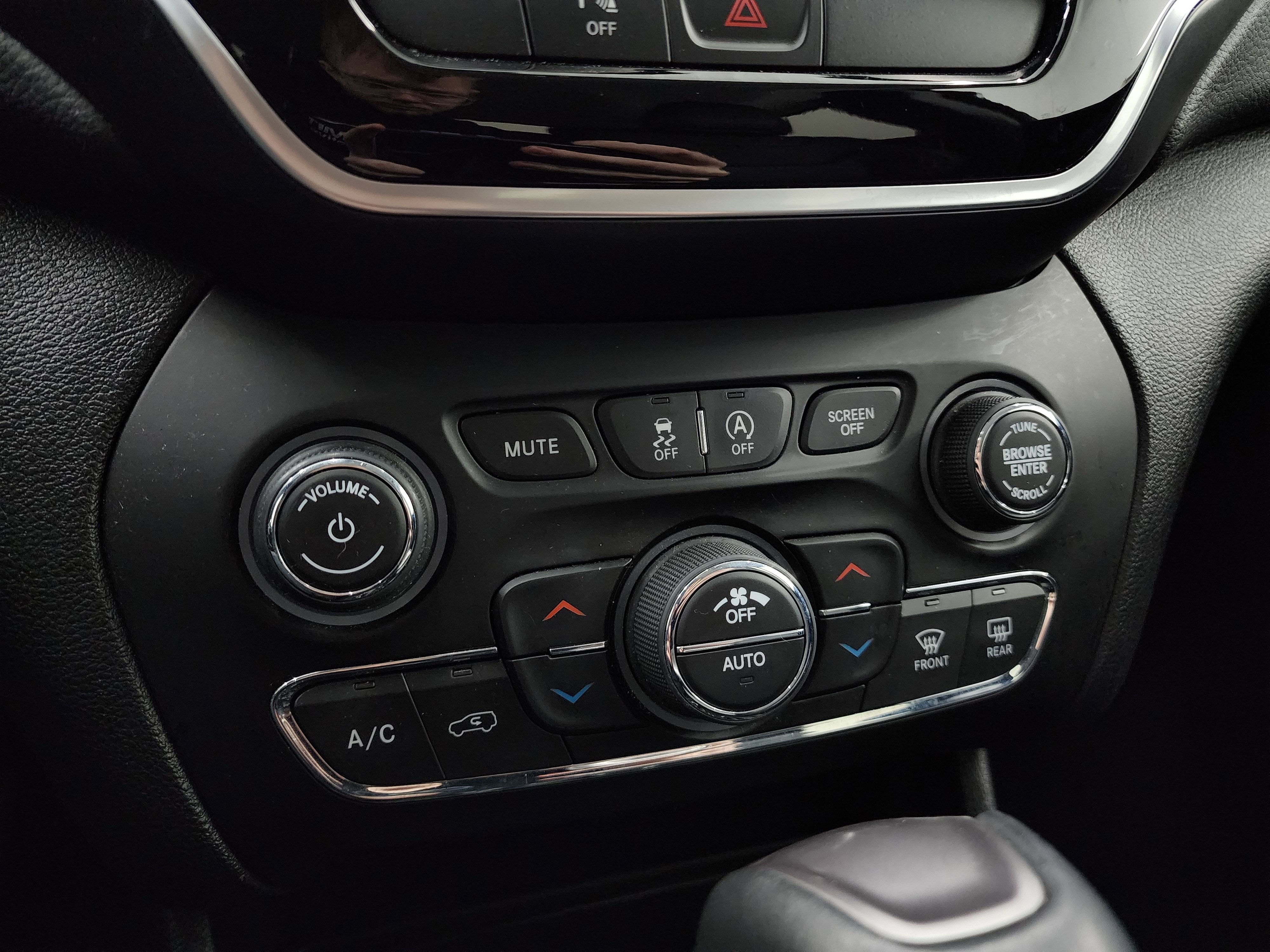 Used 2020 Jeep Cherokee Limited image 54