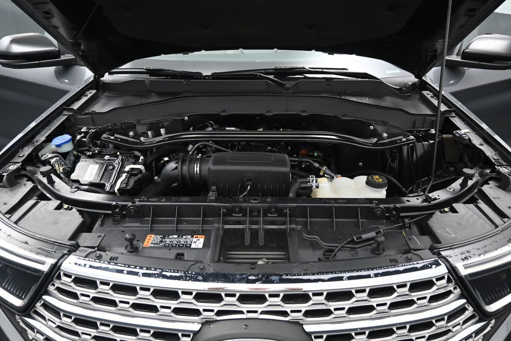 Used 2022 Ford Explorer Limited w/ Equipment Group 301A AWD/4WD image 42
