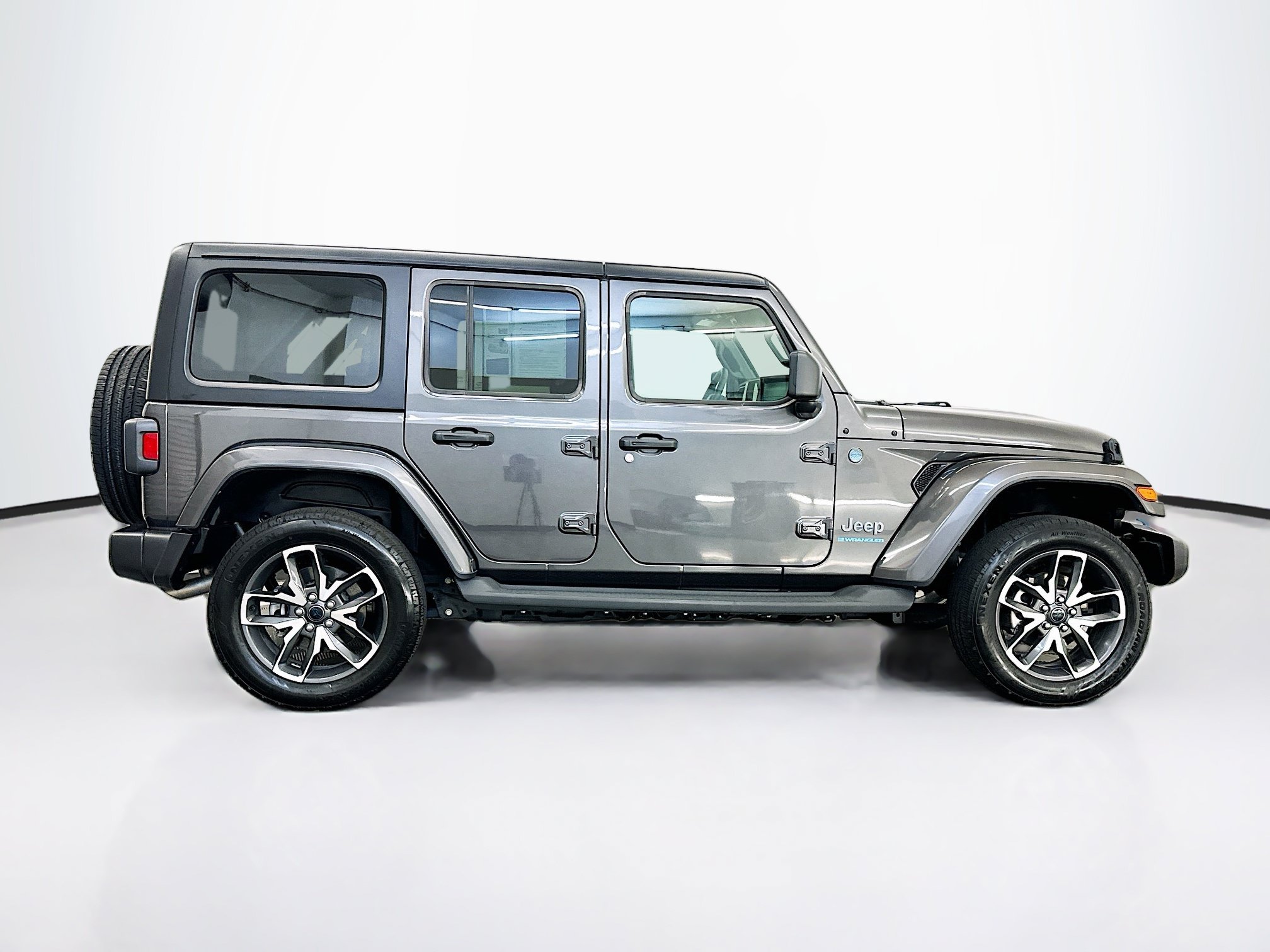 Used 2024 Jeep Wrangler Unlimited w/ Convenience Group AWD/4WD image 10