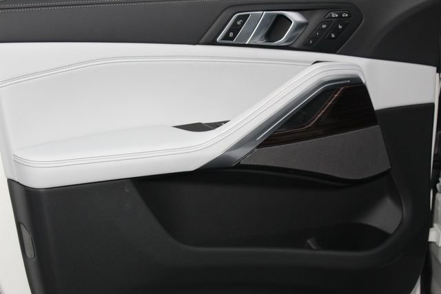 New 2026 BMW X6 xDrive40i w/ Climate Comfort Package image 20