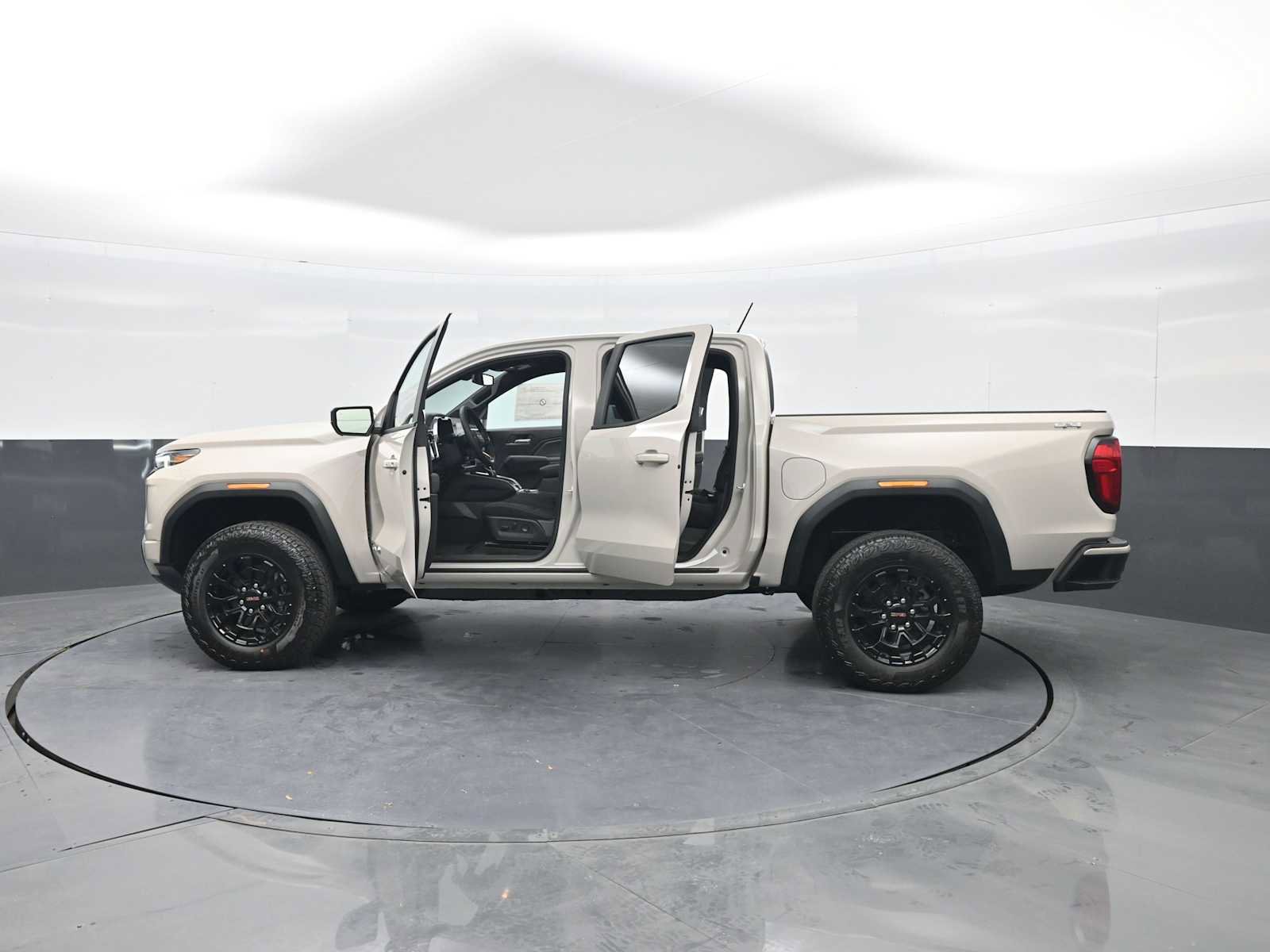 New 2026 GMC Canyon Elevation w/ Convenience Package image 5