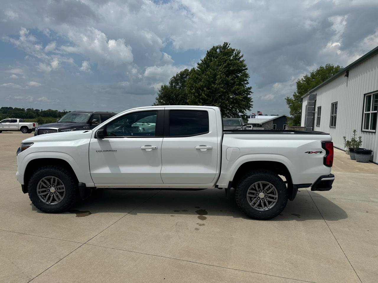 Used 2024 Chevrolet Colorado LT w/ LT Convenience Package II AWD/4WD image 8