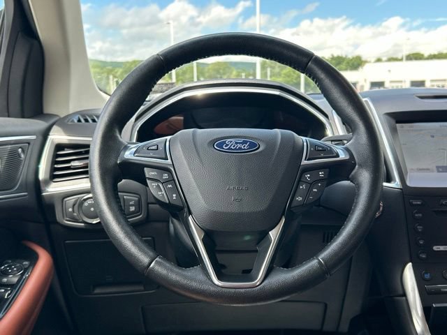 Used 2019 Ford Edge Titanium w/ Equipment Group 301A AWD/4WD image 40