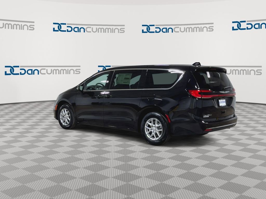 New 2026 Chrysler Pacifica Select image 6