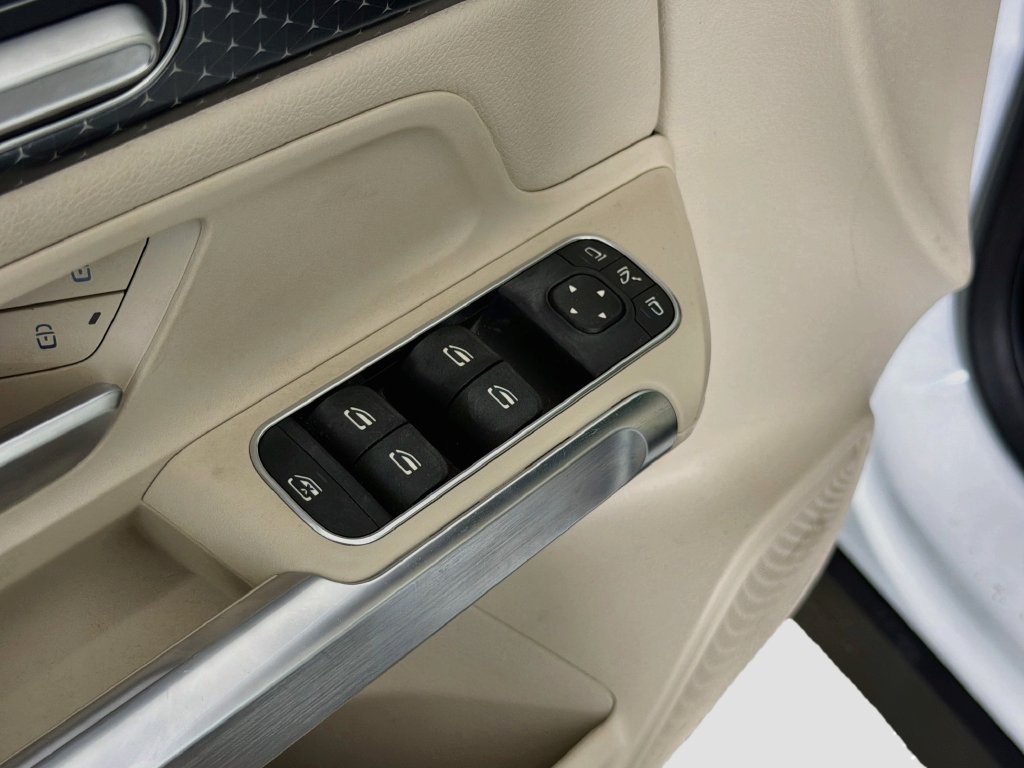 Used 2025 Mercedes-Benz GLB 250 image 18