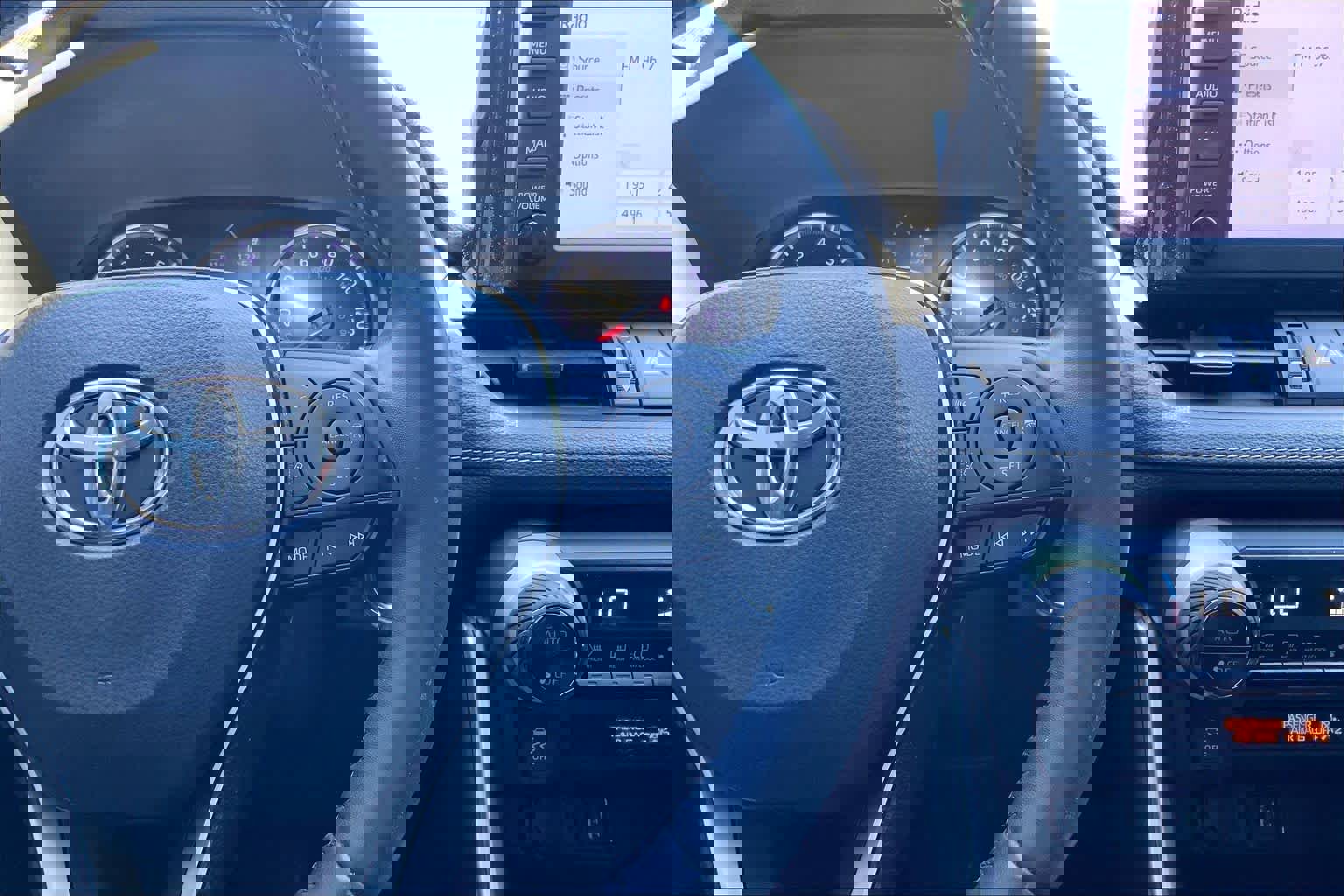 Used 2019 Toyota RAV4 XLE Premium image 25