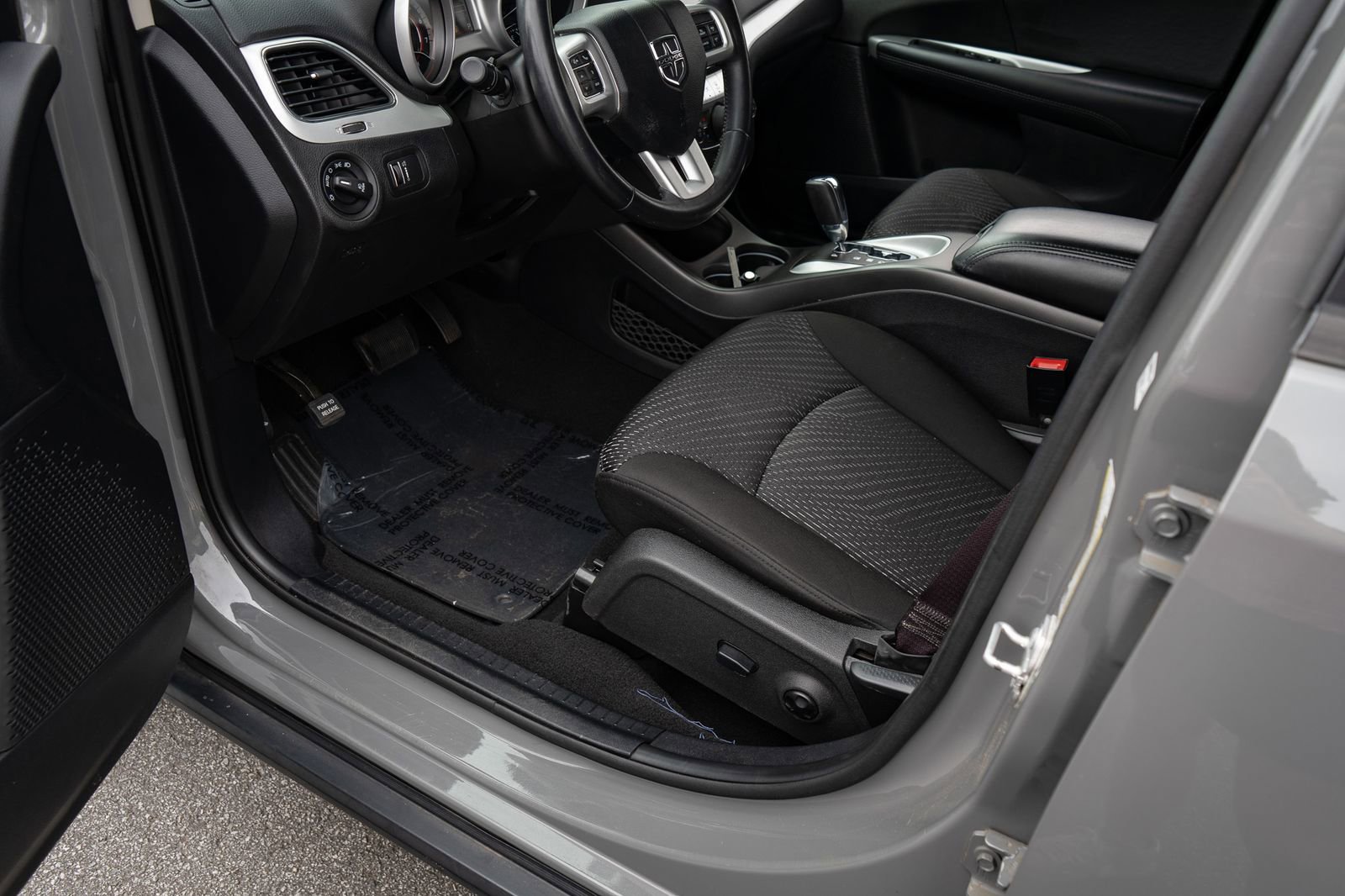 Used 2019 Dodge Journey SE w/ Safe & Sound Group FWD image 17