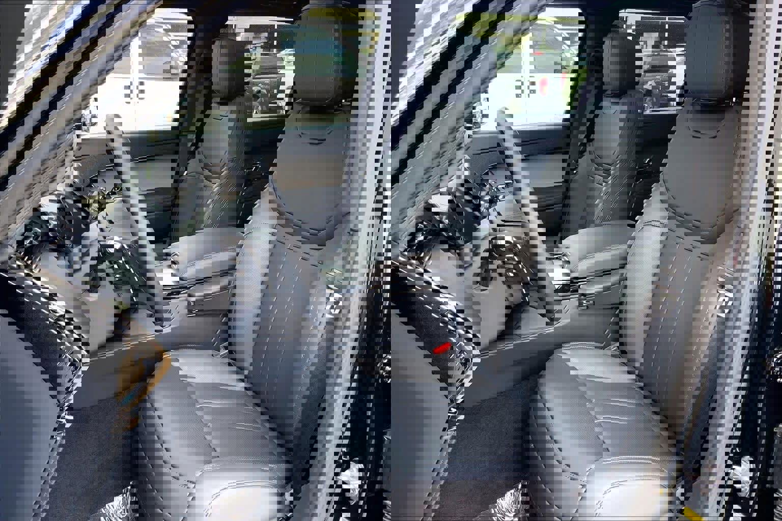 Used 2025 Land Rover Range Rover Sport Dynamic SE image 11