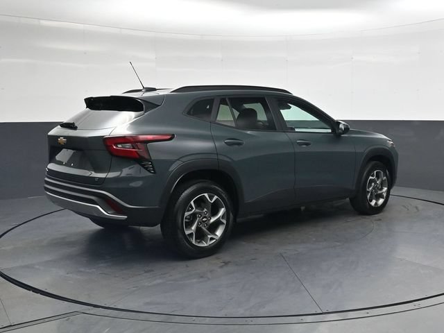 Used 2025 Chevrolet Trax LT FWD image 4