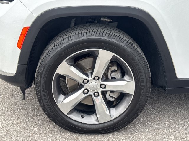 Used 2022 Jeep Grand Cherokee L Limited AWD/4WD image 32